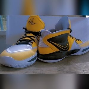 Nike Kyrie Irving Infinite Yellow